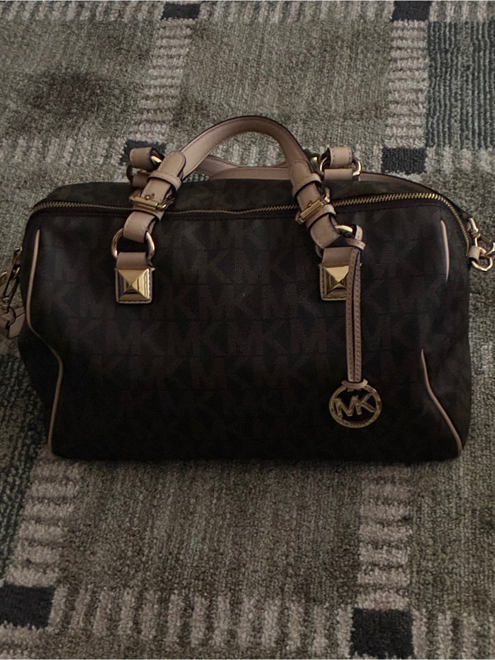 🍃🌺🍃Michael Kors Brown and Beige Bag with MK Charm🍃🌺🍃🍃🍃🍃🍃🌺🍃🍃🍃🍃🌺🍃🍃